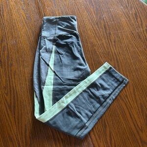 Athleta Two-Tone Green Ankle Tight Leggings - Womens Yoga Workout Pants Size XS